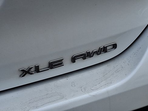 Certified 2022 Toyota Highlander XLE image 33