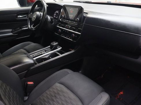 Used 2022 Nissan Pathfinder SV image 11