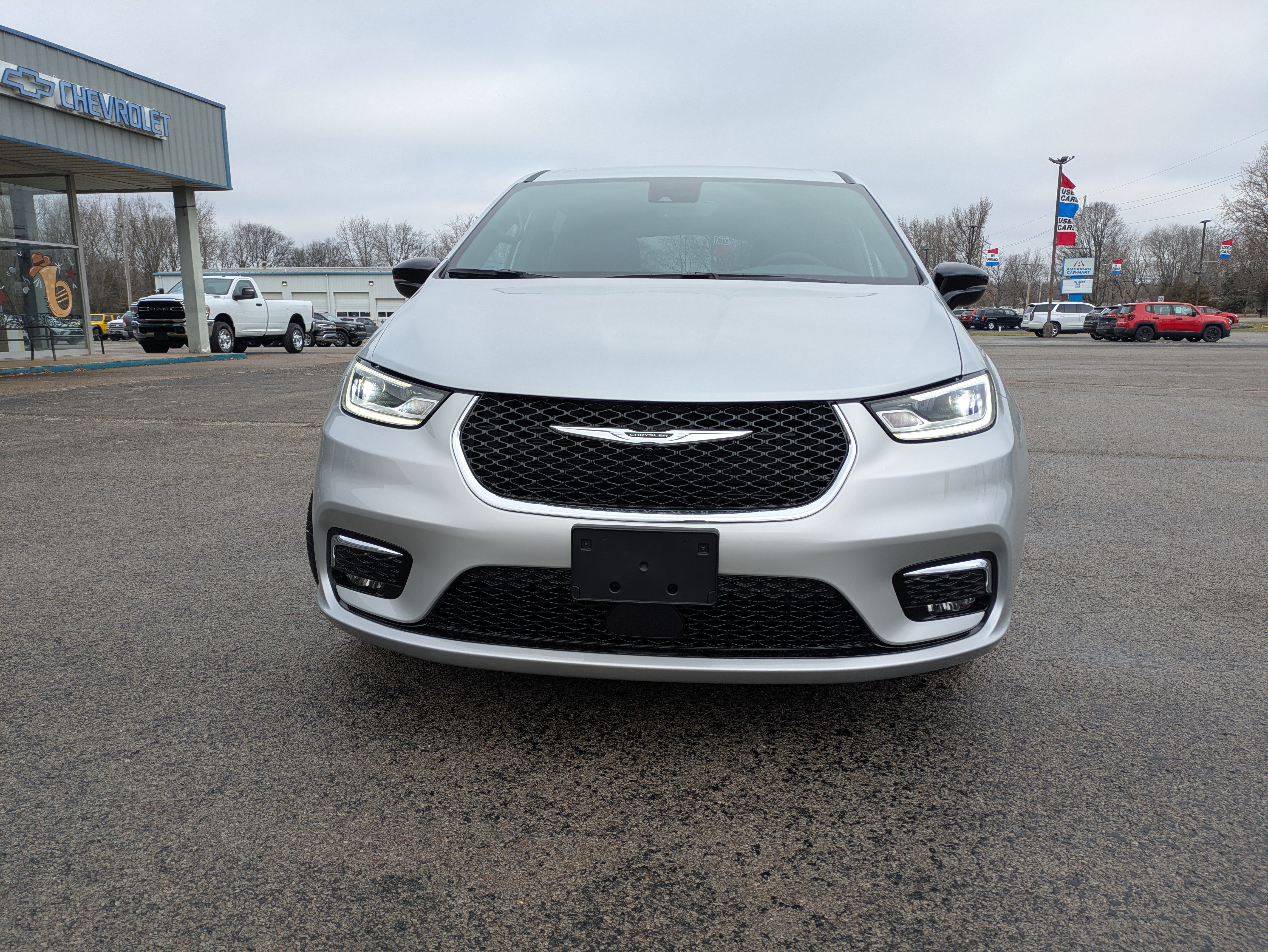 Used 2026 Chrysler Pacifica Select FWD image 2