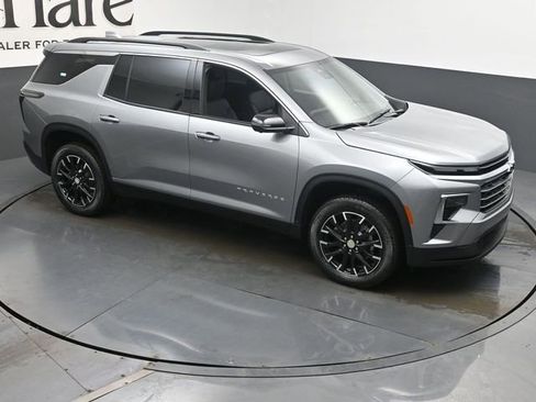 New 2026 Chevrolet Traverse LT w/ Sun and Wheel Package FWD image 17