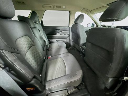 Used 2024 Nissan Pathfinder SV FWD image 33