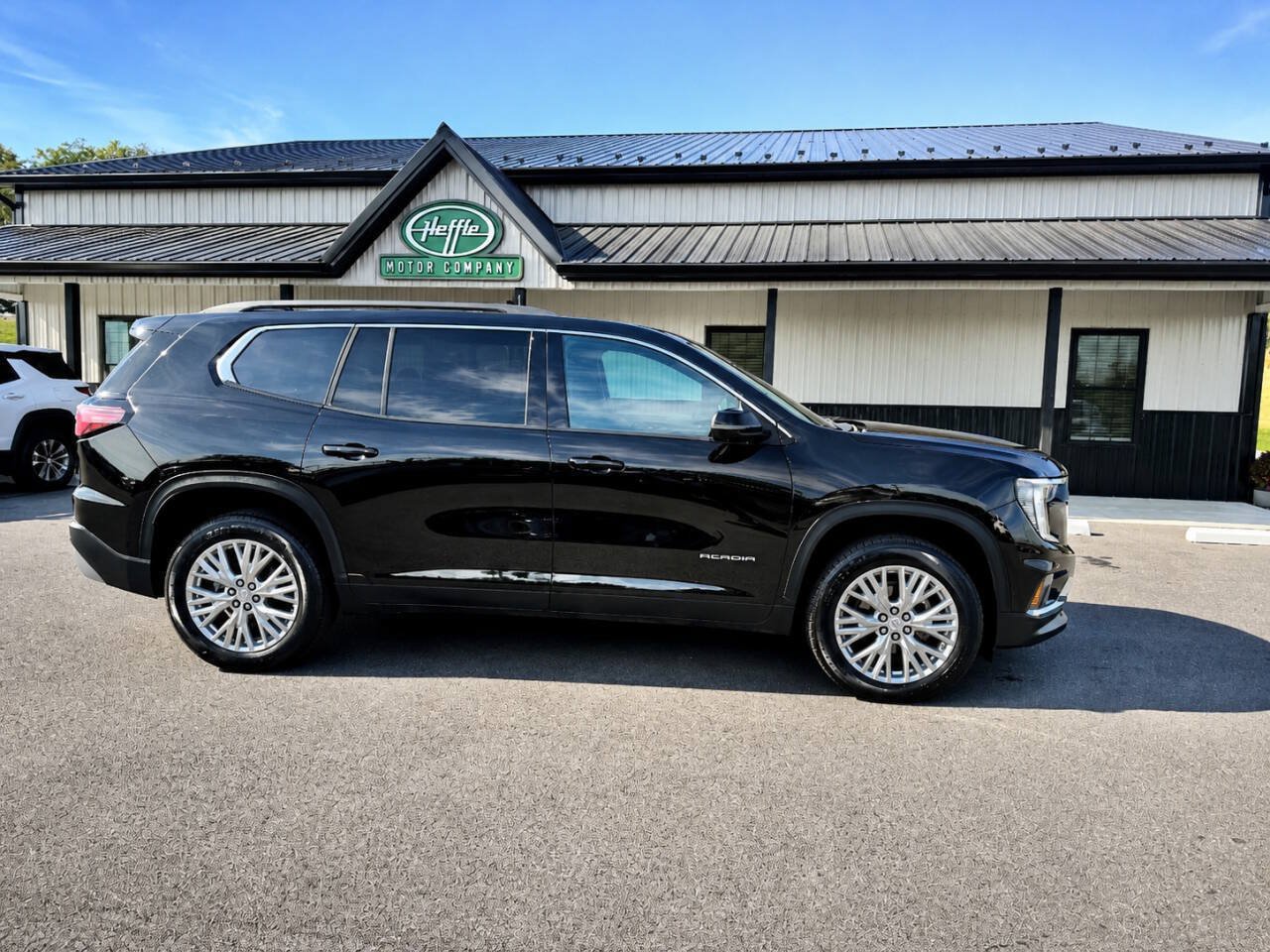 Used 2026 GMC Acadia Elevation w/ Elevation Premium Package AWD/4WD image 1