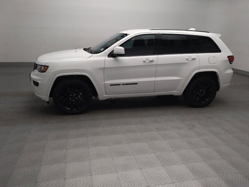 Used 2020 Jeep Grand Cherokee Altitude RWD image 2