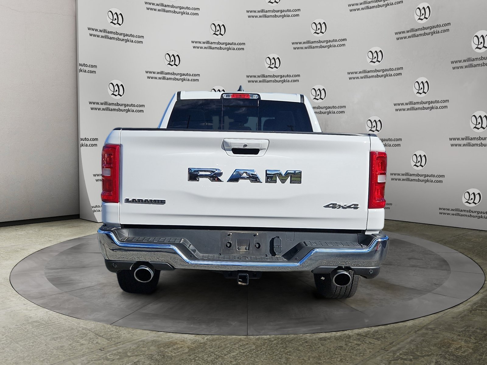 Used 2026 RAM 1500 Laramie AWD/4WD image 4