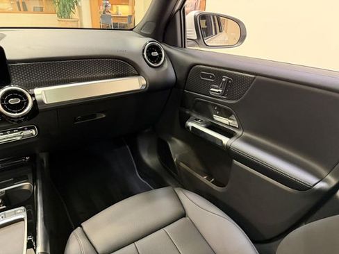 Used 2026 Mercedes-Benz GLB 250 w/ Sun & Sound Package image 10