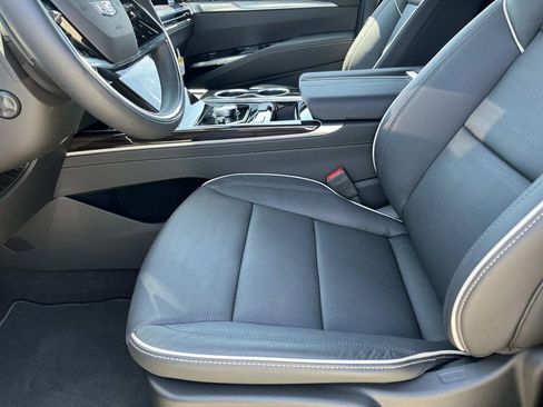 New 2026 Cadillac Escalade ESV Luxury AWD/4WD image 25