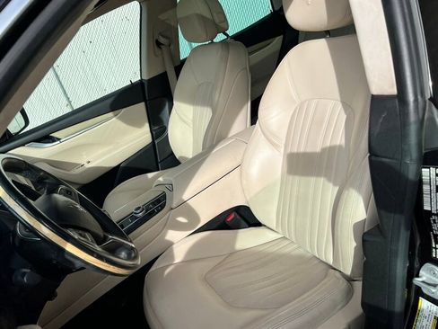 Used 2017 Maserati Levante w/ Luxury Package image 18