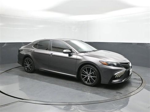 Used 2022 Toyota Camry SE image 17