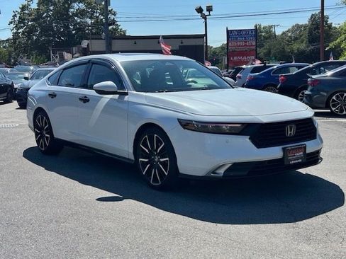 Used 2023 Honda Accord Touring image 3