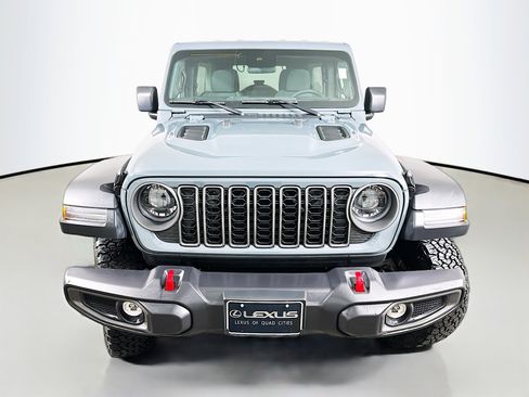 Used 2025 Jeep Wrangler Unlimited Rubicon image 2