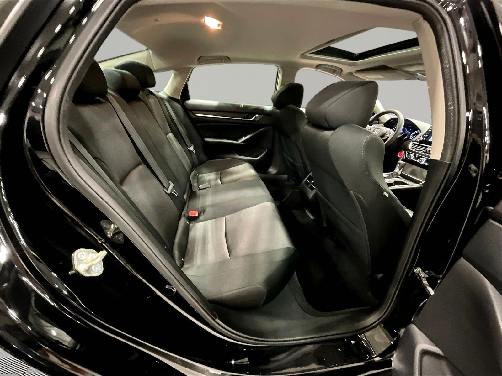 Used 2018 Honda Accord EX image 25