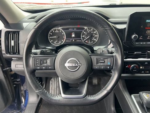 Used 2022 Nissan Pathfinder SV AWD/4WD image 11