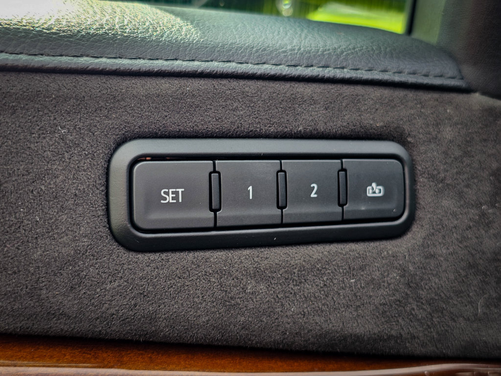 Used 2020 Cadillac Escalade Luxury w/ Escalade Sport Edition RWD image 10