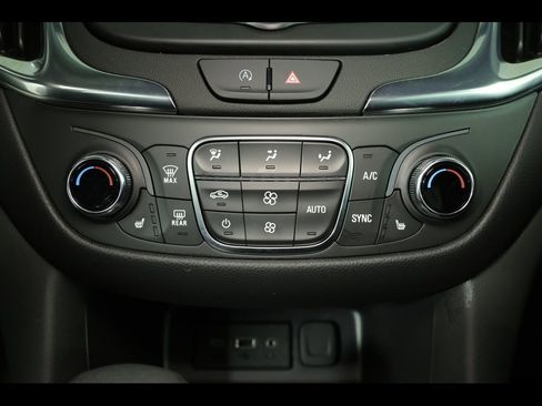 Used 2023 Chevrolet Equinox LT image 12