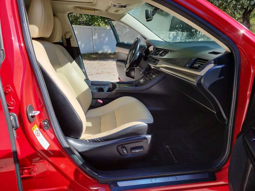 Used 2015 Lexus CT 200h w/ Seat Comfort Package FWD image 36