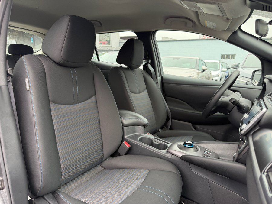 Used 2025 Nissan Leaf S FWD image 30