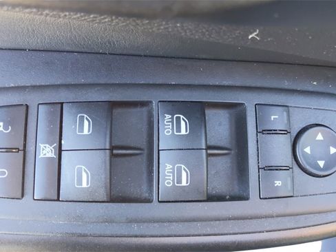 Used 2022 Jeep Cherokee Trailhawk image 16