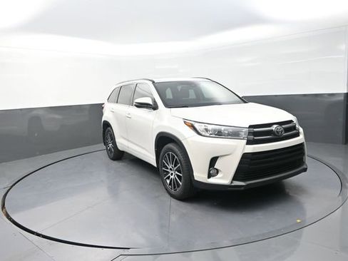 Used 2018 Toyota Highlander SE AWD/4WD image 2