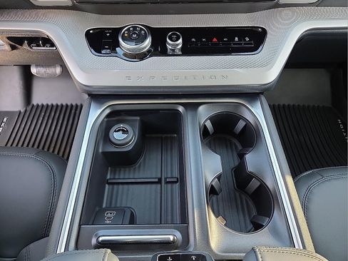 New 2026 Ford Expedition Active image 25