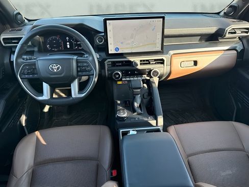 Used 2025 Toyota 4Runner Limited AWD/4WD image 10