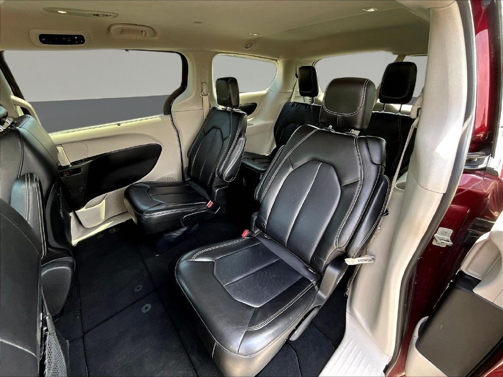 Used 2023 Chrysler Pacifica Touring-L FWD image 23