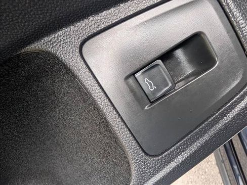 Used 2023 Volkswagen Tiguan SE FWD image 31