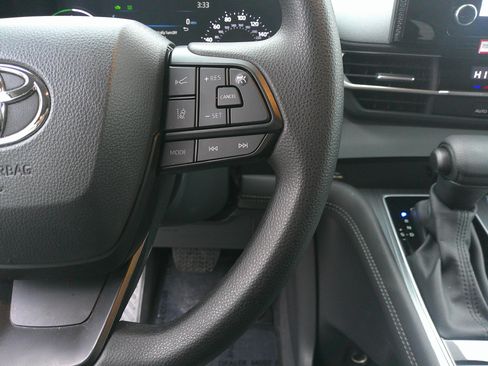 Used 2025 Toyota Sienna LE image 21