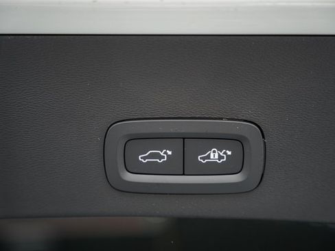 Certified 2025 Volvo XC40 B5 Ultra w/ Climate Package image 12