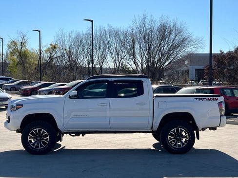Used 2021 Toyota Tacoma TRD Sport w/ Technology Package image 6