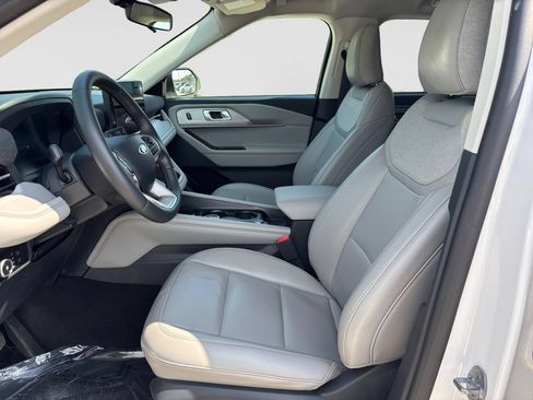 Used 2025 Ford Explorer Active w/ Active Comfort Package AWD/4WD image 10