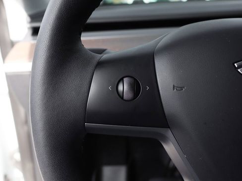 Used 2024 Tesla Model Y Long Range RWD image 22