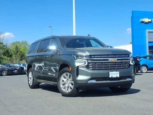 Used 2023 Chevrolet Suburban Premier AWD/4WD image 1