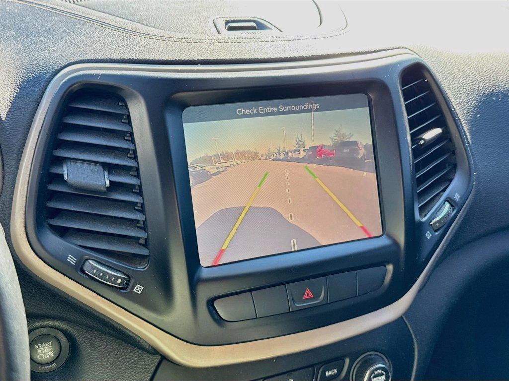Used 2014 Jeep Cherokee Limited w/ Luxury Group FWD image 19