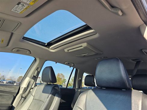 Used 2016 Honda Pilot Touring image 29