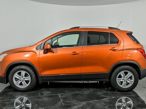 Used 2016 Chevrolet Trax LT w/ LT Sun and Sound Package FWD image 6