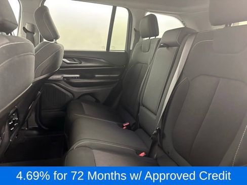 Used 2023 Jeep Grand Cherokee Laredo image 10