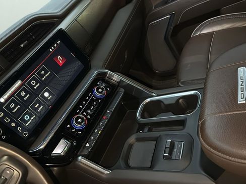Used 2024 GMC Sierra 3500 Denali w/ Denali Reserve Package image 21