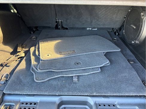 Used 2018 Jeep Wrangler Unlimited Sahara image 38