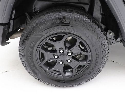 Used 2023 Jeep Wrangler Unlimited w/ Cold Weather Group image 10