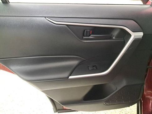 Used 2020 Toyota RAV4 LE image 14