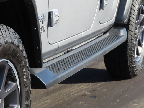 Used 2018 Jeep Wrangler Unlimited Sport S image 12