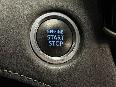 Used 2020 Toyota Highlander LE AWD/4WD image 29