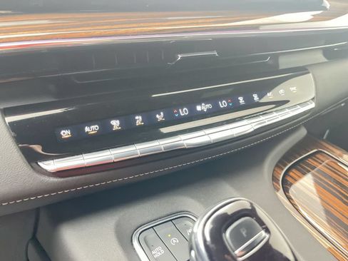 Used 2023 Cadillac Escalade Premium Luxury AWD/4WD image 23