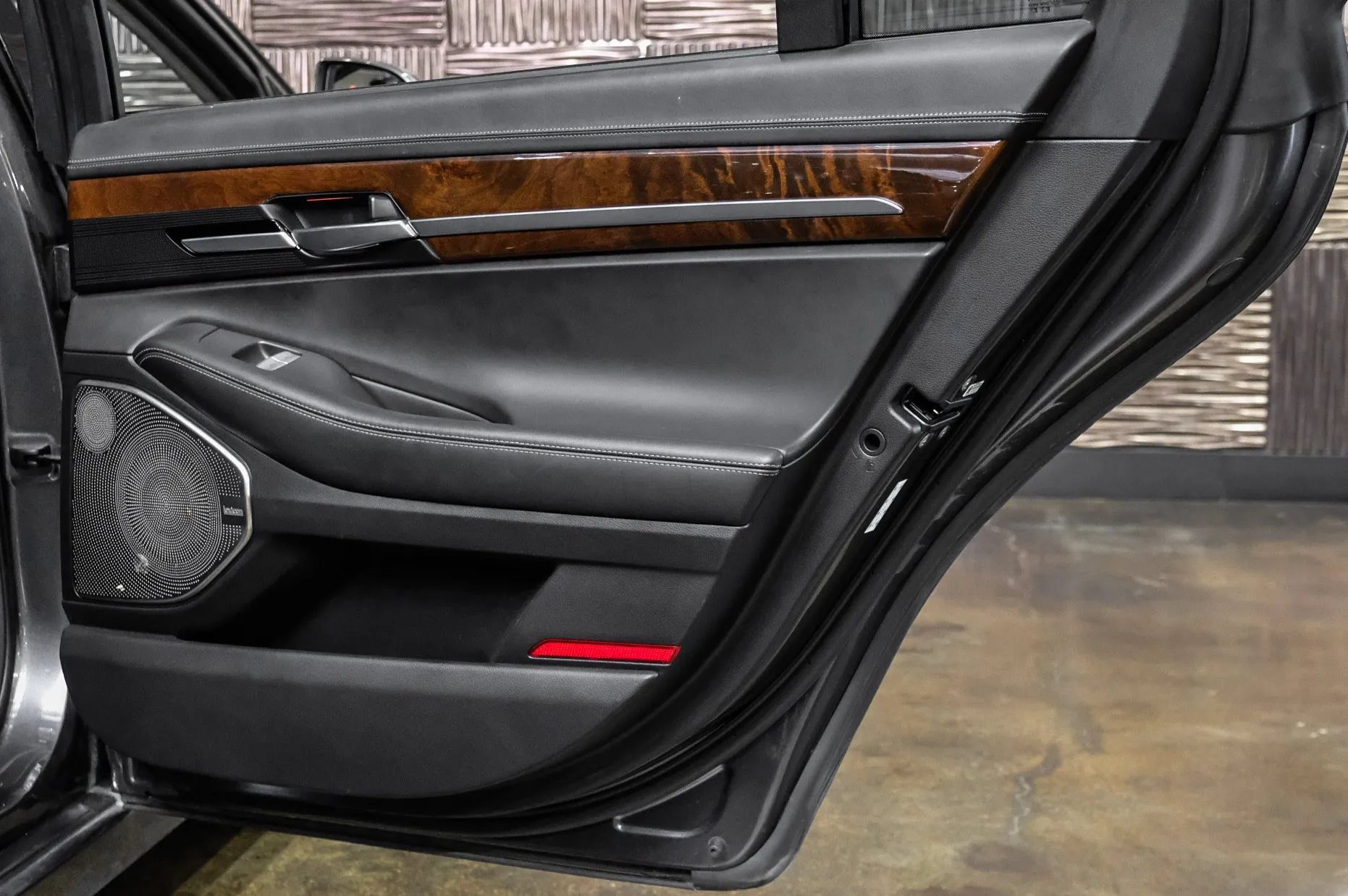 Used 2018 Genesis G90 3.3T Premium AWD/4WD image 47