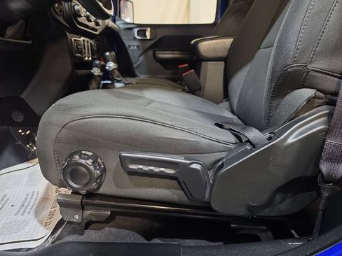 Used 2020 Jeep Wrangler Sport AWD/4WD image 14