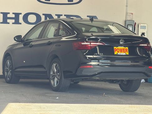 Used 2024 Volkswagen Jetta SE FWD image 5