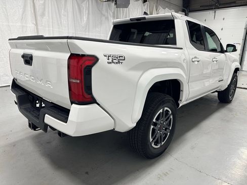 Used 2024 Toyota Tacoma TRD Sport AWD/4WD image 7