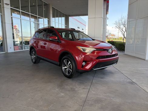 Used 2016 Toyota RAV4 XLE image 3