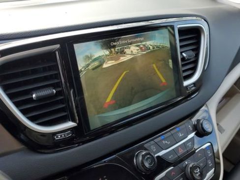 Certified 2024 Chrysler Pacifica Touring-L image 16