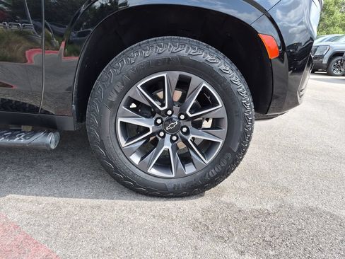 Used 2023 Chevrolet Tahoe Z71 w/ Luxury Package AWD/4WD image 18